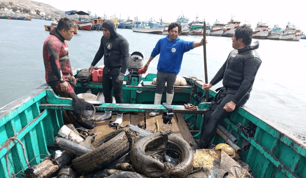 Piura: buzos artesanales retiran 16 toneladas del mar